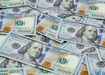 Dollar tăng giá trở lại khi các thách thức về vaccine được đặt ra