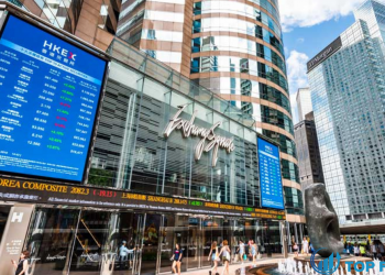 Các đợt IPO của Trung Quốc giúp Hong Kong tăng trưởng sau một năm khó khăn