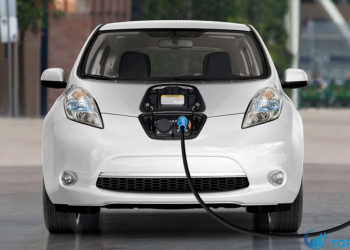 Các nhà sản xuất ô tô điện gặp khó khăn vì chi phí nguyên liệu pin tăng