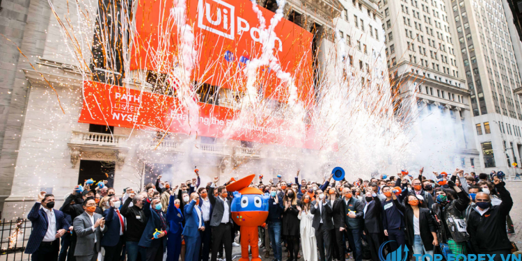 UiPath tăng 23% khi ra mắt thị trường chứng khoán