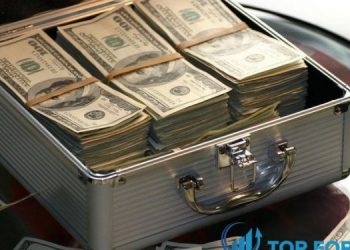 Dollar Edges thấp hơn; Các quan chức Fed duy trì độ nghiêng Dovish