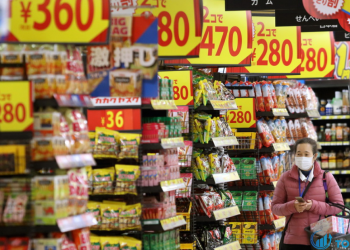 Giá tiêu dùng cốt lõi của Nhật Bản tăng lần đầu tiên trong hơn một năm