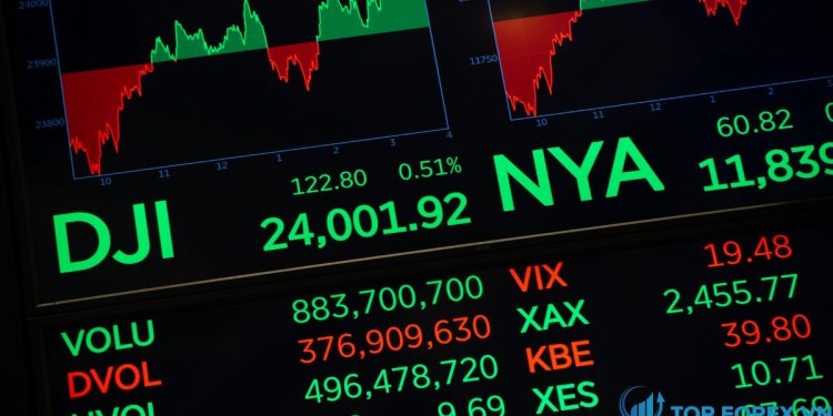 Dow Jones, S&P 500 đạt kỷ lục khi dự luật cơ sở hạ tầng thông qua Thượng viện