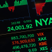 Dow Jones, S&P 500 đạt kỷ lục khi dự luật cơ sở hạ tầng thông qua Thượng viện