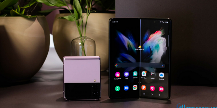Samsung ra mắt điện thoại thông minh có thể gập lại mới với giá thấp hơn để mở rộng thị trường