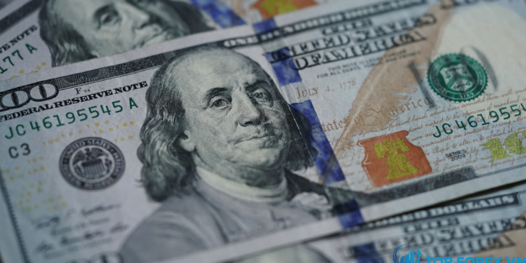 Đồng đô la giảm với lợi suất của Mỹ, đồng euro tăng giá khi ECB cắt giảm hỗ trợ khẩn cấp