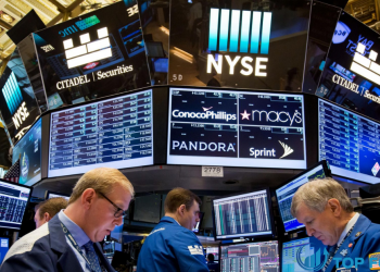 Dow Jones tăng 100 điểm lên mức cao nhất mọi thời đại