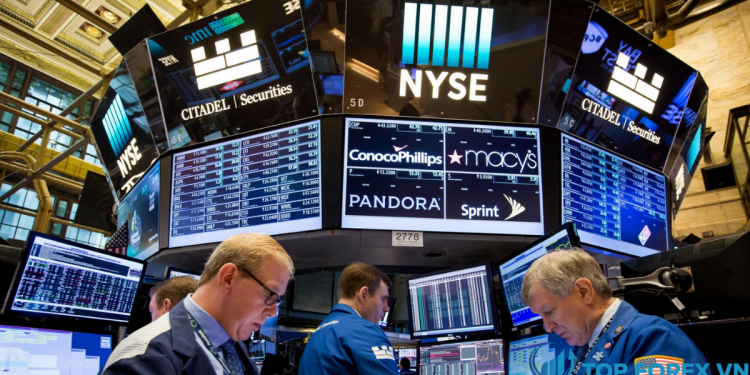 Dow Jones tăng 100 điểm lên mức cao nhất mọi thời đại