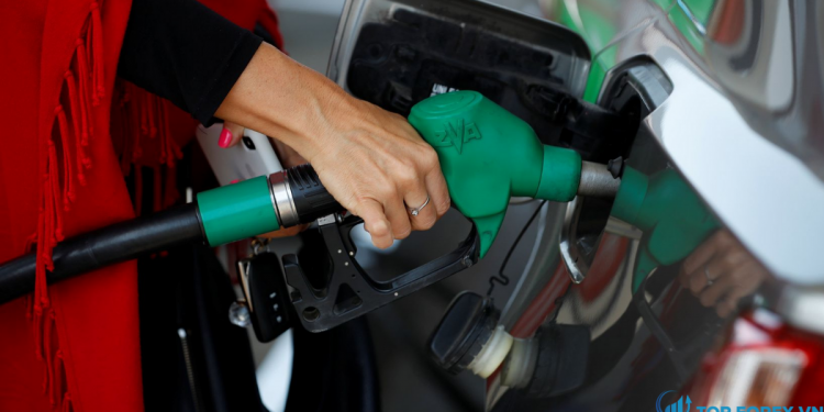 Giá dầu leo lên mức cao nhất trong nhiều năm do COVID phục hồi