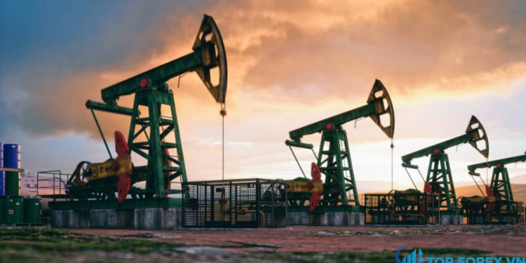 Giá dầu tăng do hàng tồn kho giảm, mặc dù lo ngại về biến thể Omicron vẫn còn