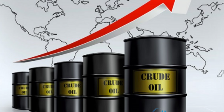 Dầu tăng khi Ukraine ban bố tình trạng khẩn cấp, bị tấn công mạng