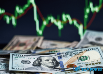 Đồng đô la lao dốc trong giao dịch khó khăn khi các nhà đầu tư cân nhắc các kịch bản của Ukraine