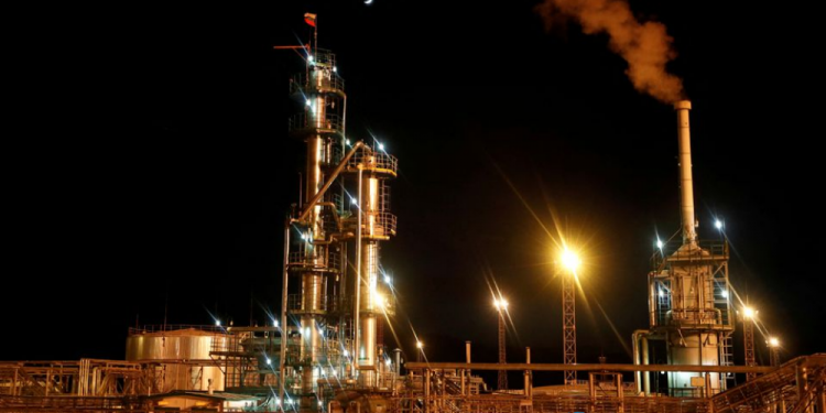 EU chia rẻ về lệnh trừng phạt dầu mỏ của Nga