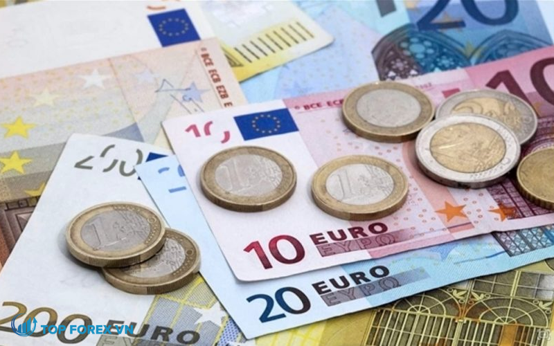 Euro vẫn tiếp tục tăng cao