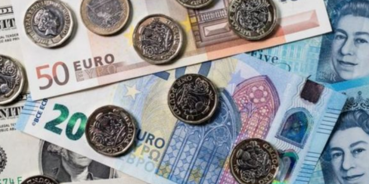 Đồng bảng Anh giảm khi lạm phát đạt mức cao nhất trong 40 năm