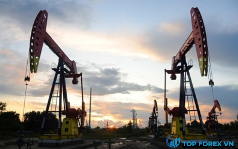 Giá dầu giảm sau khi tăng mạnh trong phiên trước vì lệnh trừng phạt của Nga