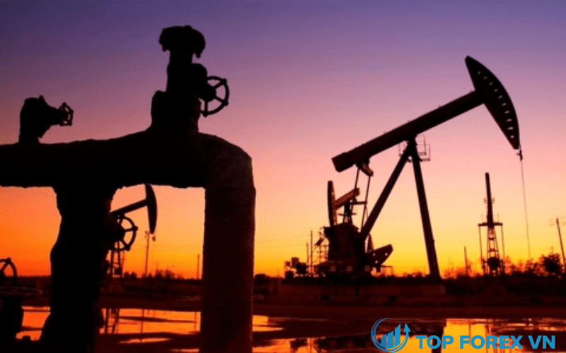 Giá dầu tăng do nguồn cung thắt chặt, tồn kho không chắc chắn