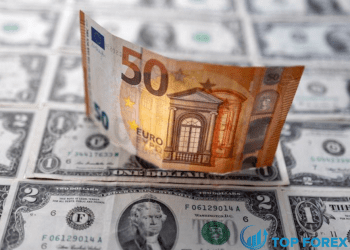 Đồng đô la ẩn dưới mức cao khi đồng Euro thở hổn hển