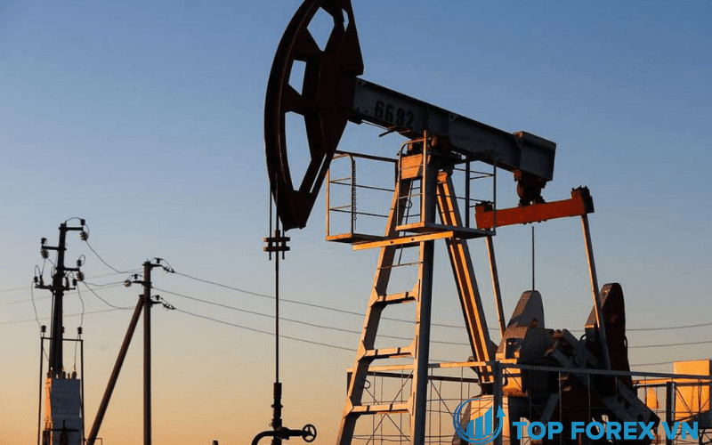 Giá dầu giảm do lo ngại nhu cầu vượt quá nguồn cung thắt chặt