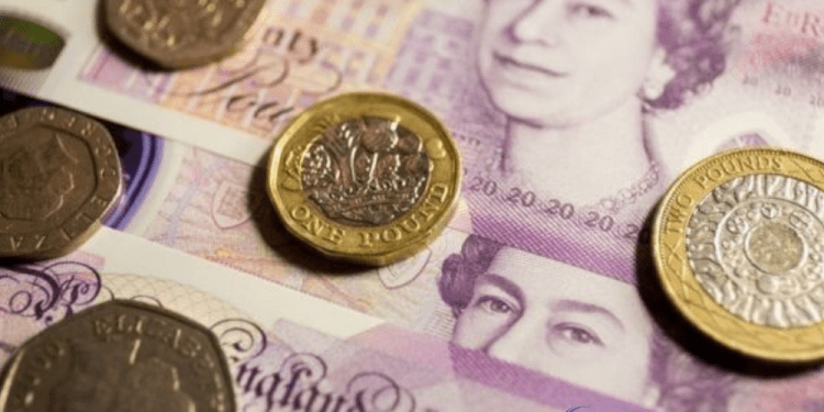 Đồng bảng Anh giảm giá tạm dừng khi nhà đầu tư chờ phản hồi chính sách