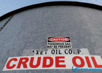 Giá dầu dao động gần mức thấp nhất 8 tháng khi suy thoái lo ngại triển vọng