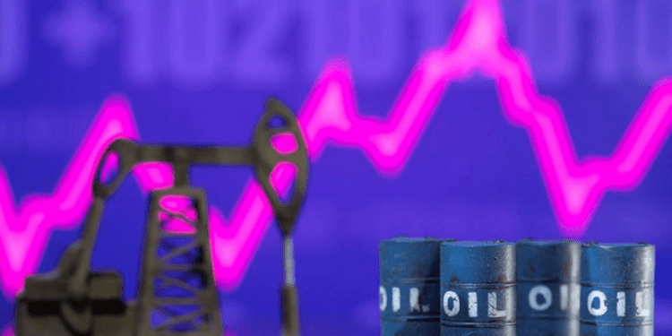 Giá dầu tăng hơn 2% do báo cáo của OPEC+ cắt giảm nguồn cung