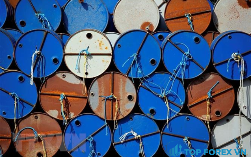 Giá dầu trượt dốc do lo ngại về nhu cầu của Trung Quốc