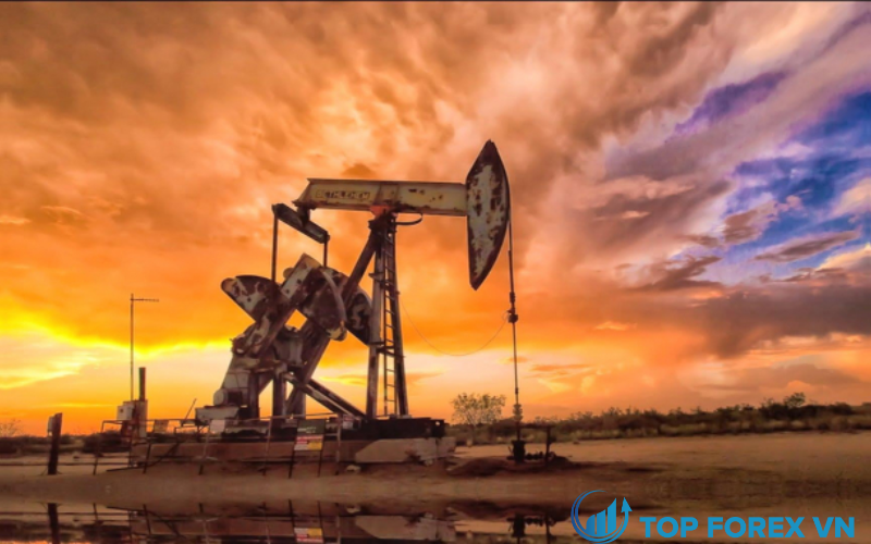 Giá dầu hầu như không đổi trước hy vọng nhu cầu, lãi suất tăng