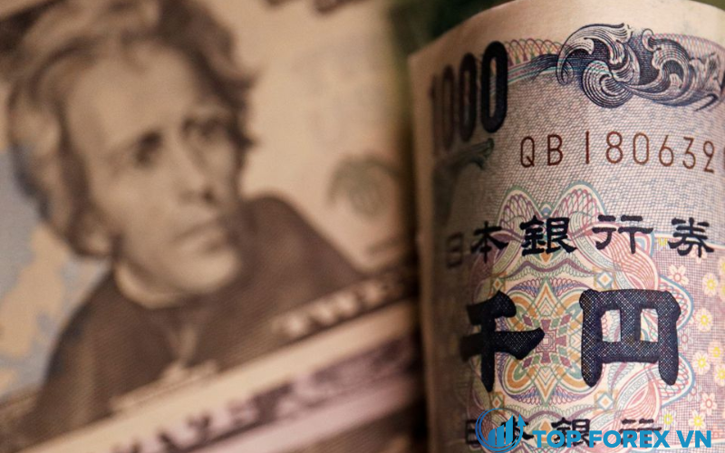 Đồng yên đứng gần mức cao nhất trong 7 tháng khi BOJ lờ mờ