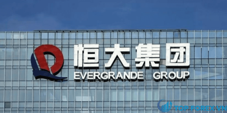Cổ phiếu Evergrande lao dốc hơn 80% khi giao dịch trở lại sau 17 tháng