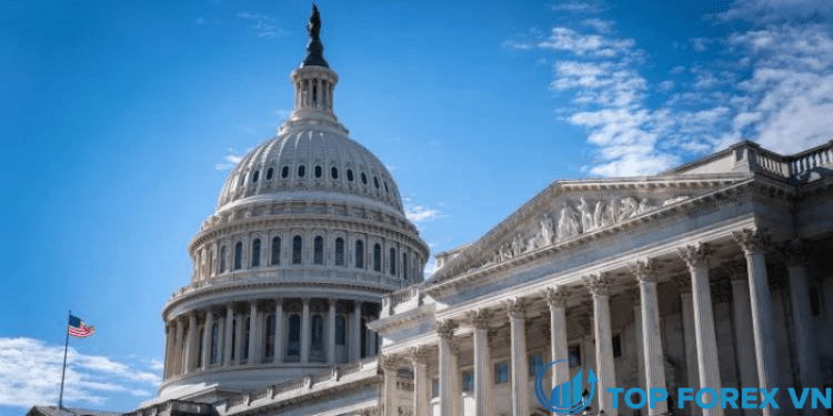 Nỗi lo của nhà đầu tư về bức tranh tài chính Mỹ khi Fitch hạ bậc tín nhiệm