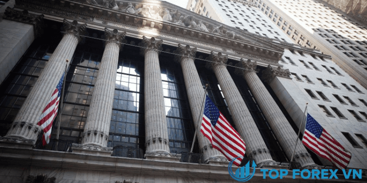 S&P 500, Nasdaq sụt giảm do áp lực từ cổ phiếu Apple