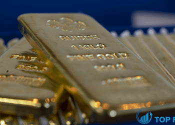 Giá vàng ngày 10/10: tiếp tục leo thang do nhu cầu trú ẩn an toàn