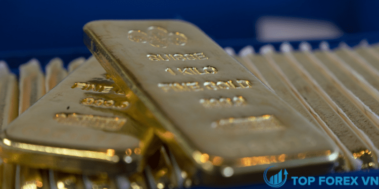 Giá vàng ngày 10/10: tiếp tục leo thang do nhu cầu trú ẩn an toàn