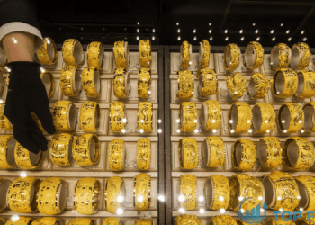 Giá vàng ngày 03/01: giảm nhẹ vì đồng USD mạnh