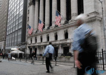 Phố Wall giảm điểm khi nhà đầu tư tiếp tục chốt lời