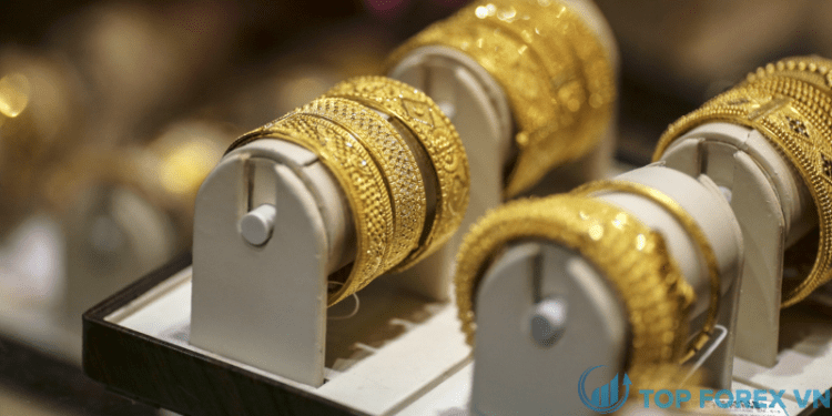 Giá vàng ngày 19/02: vàng SJC giảm mạnh sáng ngày vía Thần Tài