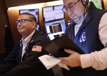 S&P 500 giảm 5 phiên liên tiếp, ghi nhận chuỗi giảm dài nhất từ tháng 10 