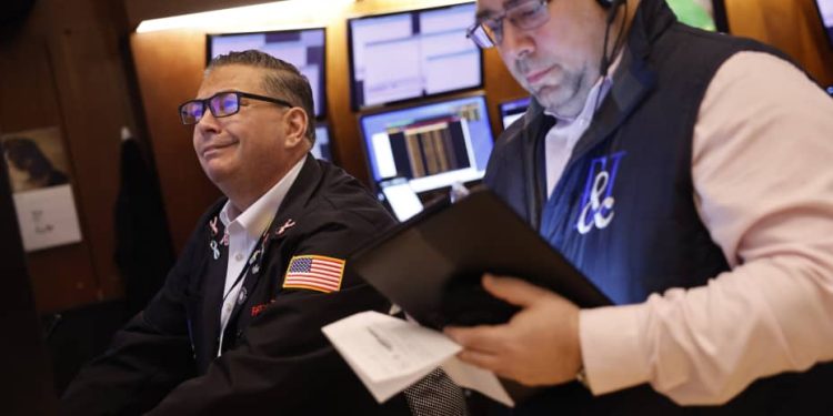 S&P 500 giảm 5 phiên liên tiếp, ghi nhận chuỗi giảm dài nhất từ tháng 10