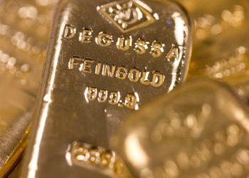 Giá vàng ngày 03/05: vàng giảm khi nhà đầu tư tìm kiếm thêm tín hiệu về lãi suất