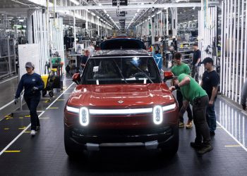 Volkswagen đầu tư 5 tỷ USD vào hãng xe điện Rivian