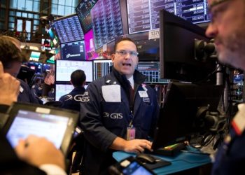 S&P 500, Nasdaq đạt đỉnh kỷ lục trước báo cáo CPI của Mỹ