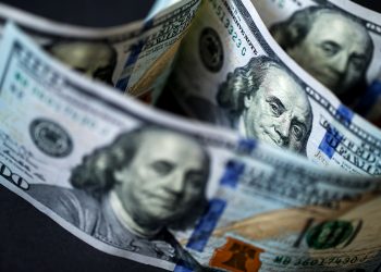 Đồng USD ổn định trước báo cáo lạm phát; yên tiến tới mốc 160