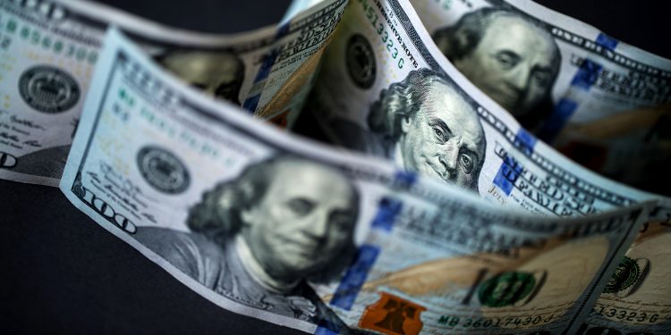 Đồng USD ổn định trước báo cáo lạm phát; yên tiến tới mốc 160