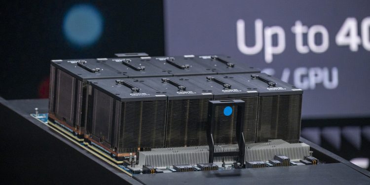 Cổ phiếu chip biến động khi căng thẳng Trung-Mỹ được chú ý