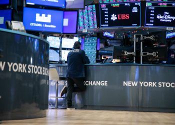 Chứng khoán Mỹ tăng khi giới đầu tư quay trở lại với cổ phiếu vốn hóa lớn