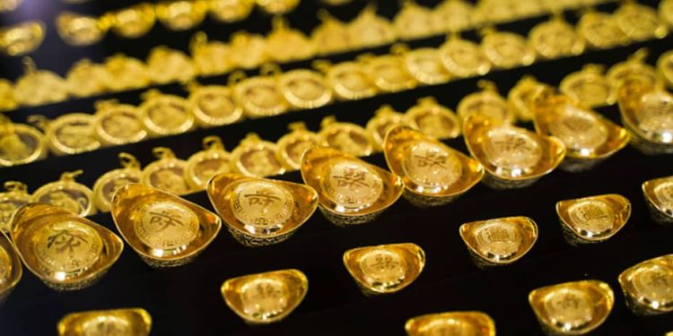 Giá vàng ngày 16/07: vàng thế giới neo gần đỉnh hơn 1 tháng