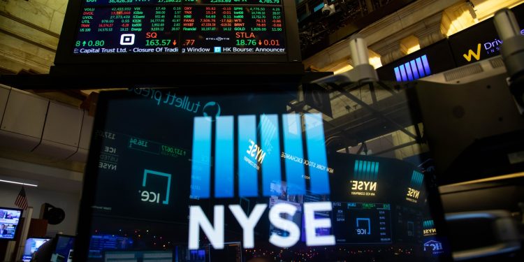 Chứng khoán Mỹ chìm trong sắc đỏ do sức ép cổ phiếu công nghệ