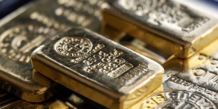 Giá vàng ngày 27/08: vàng thế giới neo gần mức cao kỷ lục