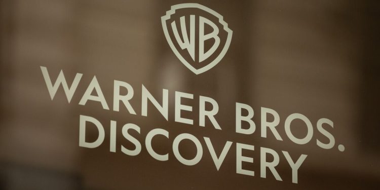 S&P hạ triển vọng của Warner Bros Discovery xuống mức tiêu cực